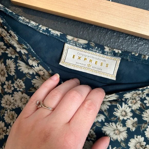 Vintage express Floral Blue and Cream Skirt - Picture 5 of 5